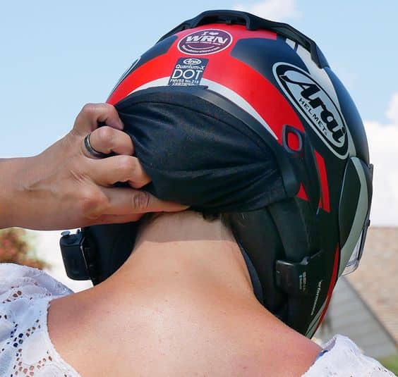 How to Wear a Helmet with Long Hair (Proven Tips & Tricks) » SuperBike  Newbie