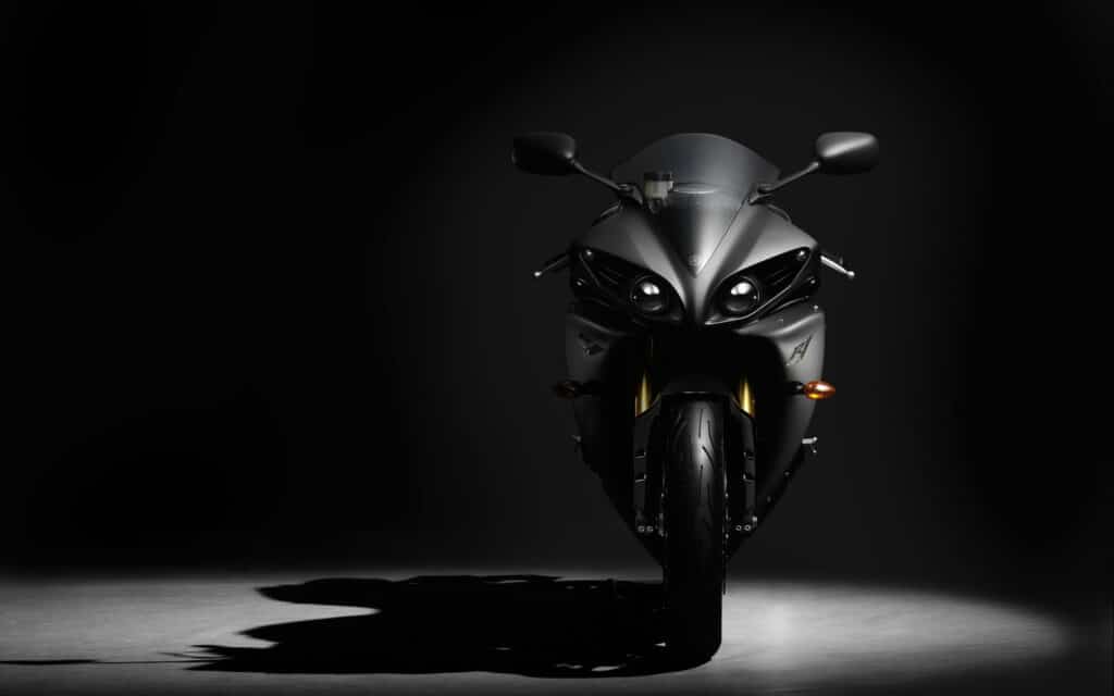 yamaha-r1 black